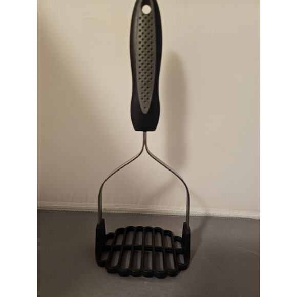 Stainless Steel 10" Potato Masher w/Black single hole plastic handle - Picture 1 of 6